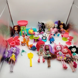 Lote de 12 muñecas encantadoras, mascotas y accesorios - Imagen 1 de 9