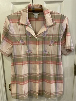 Top para mujer Alfred Dunner con botones bordado con cuentas 10 pasteles manga corta Foto 1 de 4