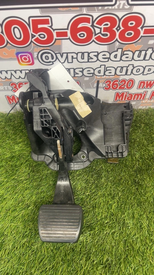 ✅ 2018 FIAT 500X Pedal Brake Assembly OEM - Image 1 of 4