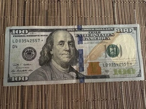 100 Dollar Bills with Star - Picture 1 of 3