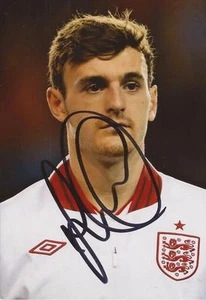 ENGLAND & SHEFFIELD UNITED: JACK ROBINSON SIGNED 6x4 ACTION PHOTO + COA - Bild 1 von 1