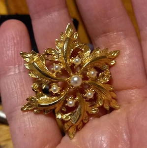Floral SNOWFLAKE Brooch FAUX PEARLS  Gorgeous Lovely VGC VINTAGE  - Bild 1 von 4