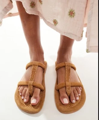 Замшевые сандалии Free People с контрастным швом плоские размер 6 бежевые новые без ценников - Изображение 1 из 4