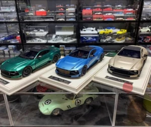 RUNNER 1/18 Aston Martin Valour Resin Diecast Model Car Gifts Collection Blue - Picture 1 of 9