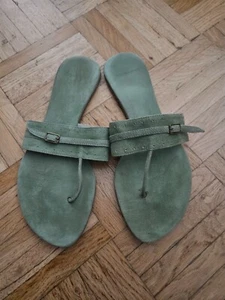 BLUEPRINT * 37 * Sandalen Zehentrenner T-Strap * salbeigrün * Wildleder - Bild 1 von 5