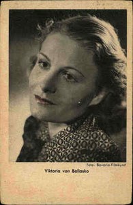Victoria von Ballasko portrait postcard photo: Bavaria film art circa 1940/50