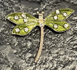 Spilla Spilla Libellula Ala Verde Smaltata con Accenti Strass Tono Argento - Foto 1 di 3