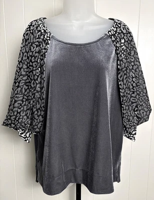 Top Umgee USA donna M grigio velluto stampa leopardata sbuffo maniche a 3/4 elegante per le vacanze - Immagine 1 di 4