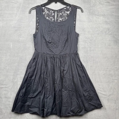 Vestido Moulinette Soeurs Anthropologie Gris Encaje Espalda Plisado Ajuste Acampanado Talla 2 Foto 1 de 4