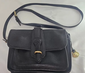 Borsa a tracolla vintage Dooney & Bourke nera grana ciottoli logo chiusura tutte le stagioni - Foto 1 di 15