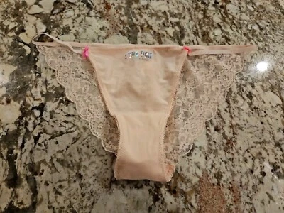 Calcinha de biquíni True Vintage 2012 Victoria's Secret rosa cintura baixa renda cordão grande - Imagem 1 de 4