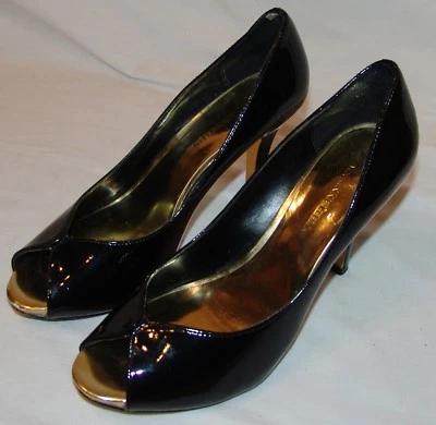 Zapatos de salón Anne Klein de charol negro con punta abierta 8 M 8M para mujer Foto 1 de 4