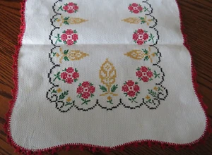 Vtg Table Runner Cloth Embroidered Hand Stitched Scalloped Red Trim Floral - Picture 1 of 7