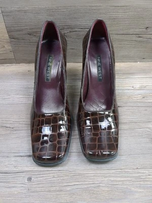 Nine West Heels Womens 9.5M Brown Alligator Print - Image 1 of 4