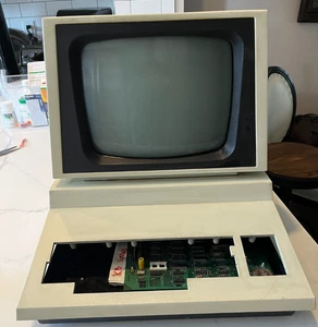 Vintage Commodore PET CBM 8032-32B - FOR REPAIR - Missing Keyboard - Afbeelding 1 van 11