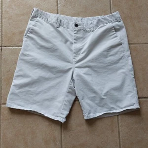 Men's Bermuda Flat Front Shorts Size 40 Haggar Cream Gray - Picture 1 of 2