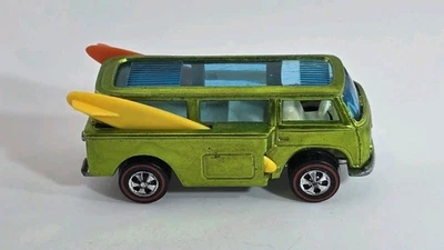 Hot Wheels Redline VOLKSWAGEN BEACH BOMB verde claro con tablas de surf interiores blancas Foto 1 de 4