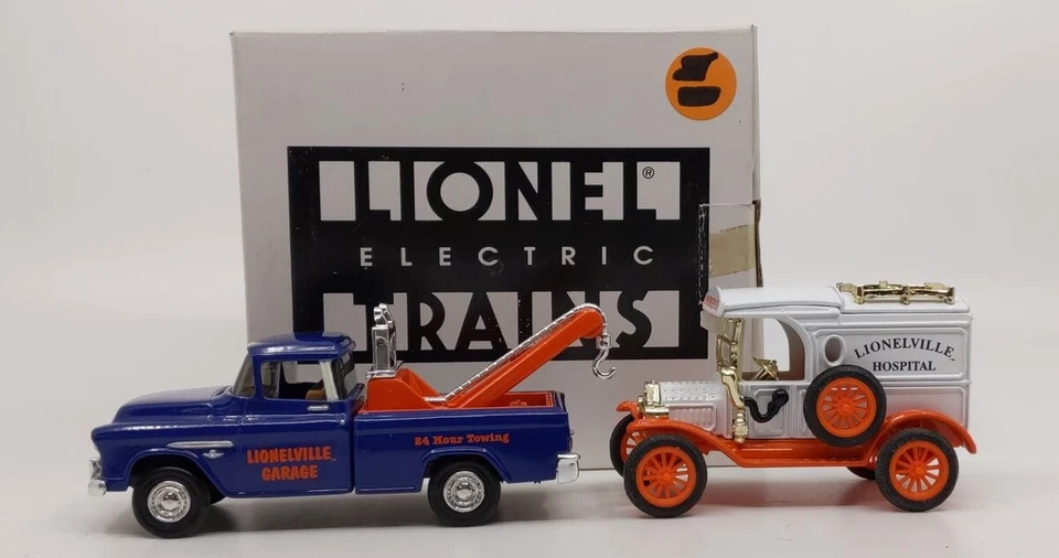 Ertl B518 1:64 Eastwood Lionelville Wrecker & Hospital Truck Emergency Vehicle - Image 1 of 4