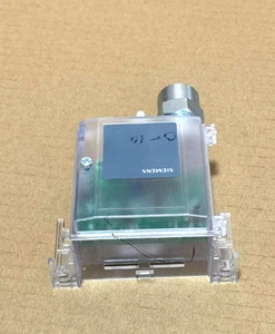 Siemens QBM3100U10 170406A Differential Pressure Sensor - Picture 1 of 4