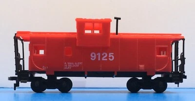 HO Scale "A Man Alert Is Seldom Hurt" 9125 Wide Vision Safety Caboose #13 - Image 1 of 4