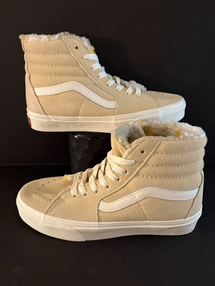 Tênis de skate esportivo Vans Sk8 Hi Cozy Hug Biscotti feminino tamanho 6 bege - Imagem 1 de 4