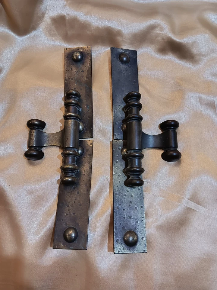 Juego de 2 tiradores de cajón de metal dorado recuperado XLarge gótico vintage Foto 1 de 4