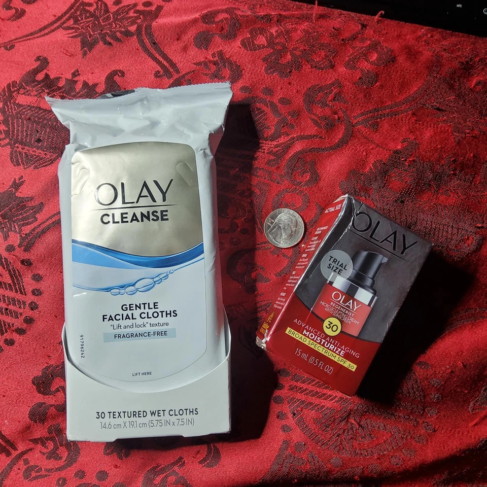 Crema multiescultural y toallitas limpiadoras Olay SPF 30 Foto 1 de 3