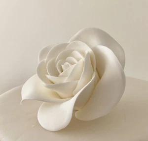 White Rose Sugar flowers wedding birthday cake decoration topper - Picture 1 of 6