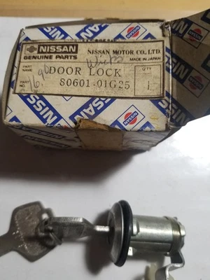 Cerradura de puerta del lado del conductor (LH) Nissan 80601-01G25 OEM con 2 llaves Foto 1 de 4