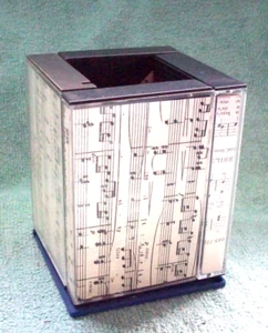 Reject Upcycling handverziert Kassette Stifthalter Musik /Handarbeit - Bild 1 von 4