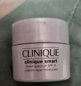 Idratante riparazione personalizzata Clinique Smart Day fattore di protezione solare 15 secco/combinazione 5 oz/15 ml. - Foto 1 di 2