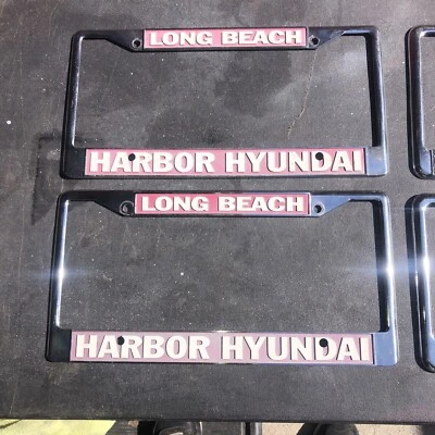Marcos de matrícula metálicos Harbor Hyundai LB. A % Go’s To Charity Foto 1 de 4