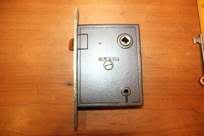 Restaurado M&W #1018 Pat. Cerradura de mortaja antigua de hierro fundido de 19 de octubre de 1869 R-68 Foto 1 de 4