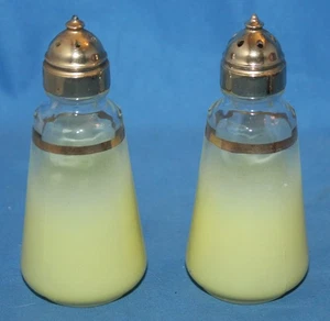 Vintage Anchor Hocking Glass Yellow & Gold Salt Pepper Shakers - Picture 1 of 2