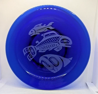 加拿大西北海岸艺术家莱尔·威尔逊三文鱼鲸钴蓝色盘子 — 第 1/4 张图片