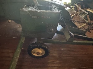 Vintage 1/16 Eska Ertl John Deere 30A Pull Type Combine Harvester Toy TRACTOR - Picture 1 of 4