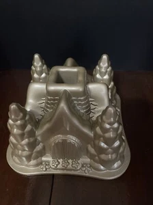 Nordic Ware FAIRYTALE COTTAGE BUNDT CAKE PAN  Heavy Cast Aluminum 10 Cup USA   - Picture 1 of 6