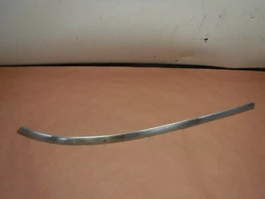 Jeep   Wagoneer FSJ 74-91 Lower  Passenger    Side  Windshield Trim  Molding  - Imagen 1 de 5