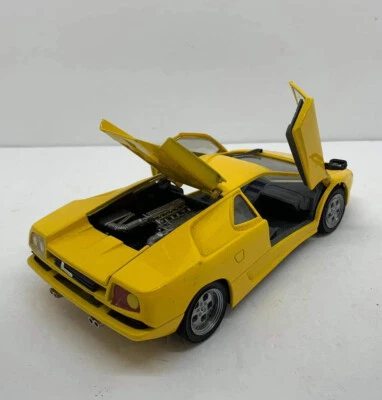 Testors Italieri Lamborghini Diablo Yellow 1/24 Scale Diecast Car - Image 1 of 4