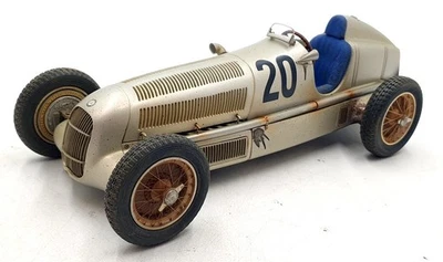 CMC 1/18 Scale M-147 Mercedes Benz W25 Dirty Hero 1934 #20 Eifelrennen - Bild 1 von 4