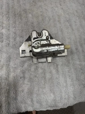 1984 85 86 87 88 89 90 91 1992 Lincoln Mark VII Trunk Latch - Image 1 of 4