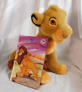 Lion King Lot: 14" T Sitting Disneyland Simba Lion Plush French Club Mickey Book - Picture 1 of 12
