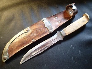 SHARP VINTAGE HUNTING KNIFE FROSTS w WOOD HANDLE & LEATHER SHEATH SWEDEN SWEDISH - Picture 1 of 12