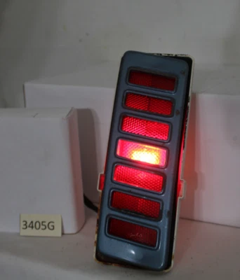 1970 - 1972 雪佛兰 IMPALA、雪佛兰旋转信号、标记灯后方右挡泥板 — 第 1/4 张图片