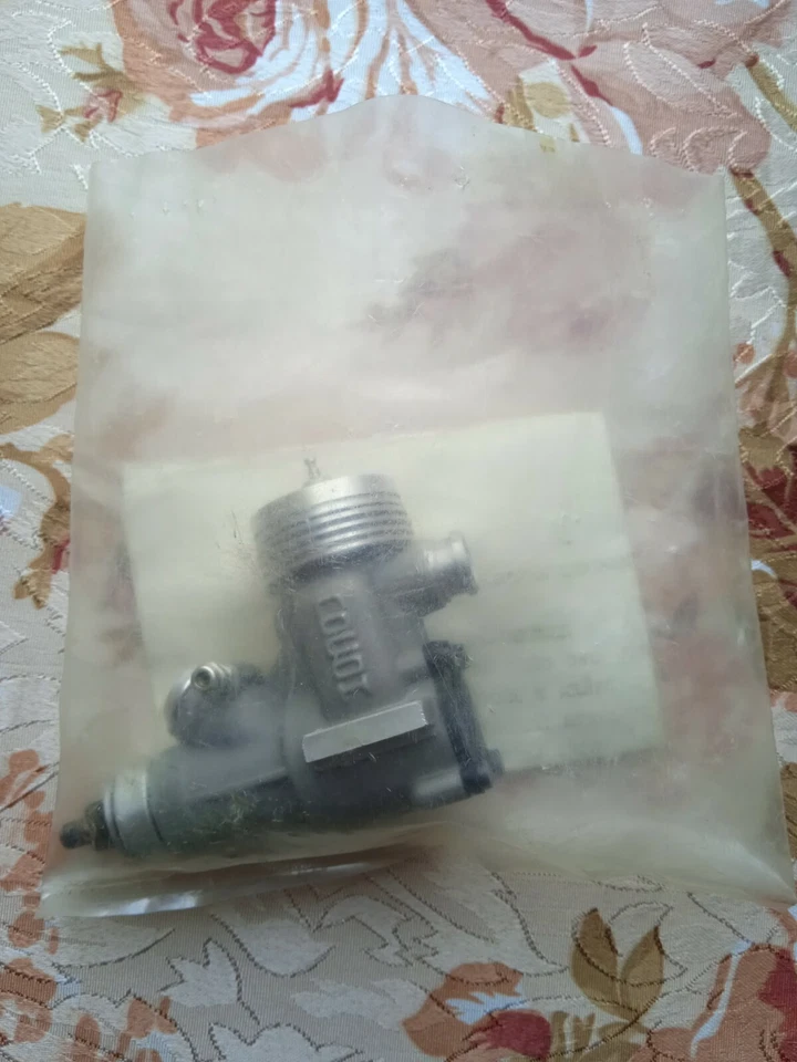 POSON 2.5 GLOW ENGINE - Image 1 of 4