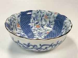 Asiatische Keramik Porzellan blau, koralle, weiß Blumenmuster gewellter Rand Sauce - Bild 1 von 7
