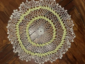 Vintage Doily 22” Crochet Lace Centerpiece Cream And Green Stunning - Picture 1 of 3
