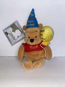 10th Anniversary Disney Store Europe UK HAPPY BIRTHDAY Pooh Sitzsack Beanie - Bild 1 von 3