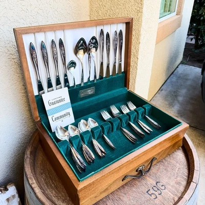 Винтажные столовые приборы Oneida Community Morning Rose 52 шт. посеребренные с коробкой - Изображение 1 из 4