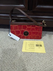 Dooney & Bourke Croc Embossed Wristlet Zip Red WCLCR1111 NEW w/ Tags Retail $88 - Picture 1 of 9